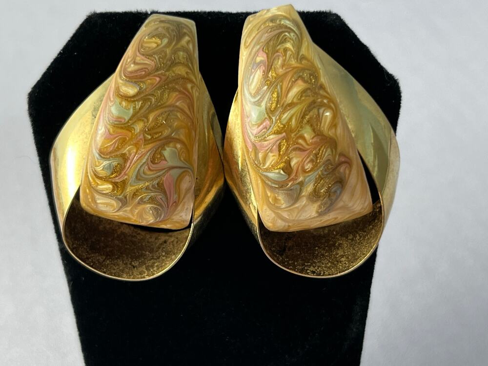 VTG Gold Tone Stud Earrings Marbled Enamel Swirl Bold Statement Retro Bling